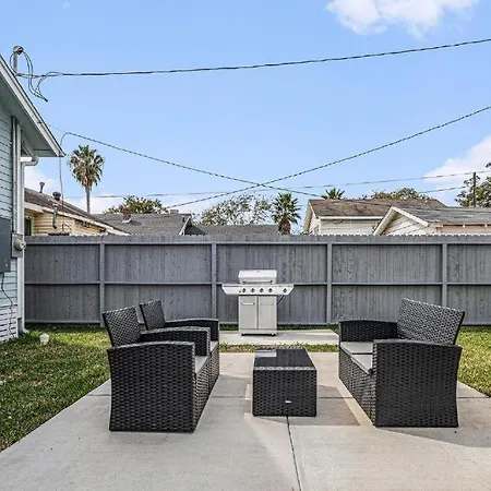 Luxury Designer Villa By The Beach Bright Beautiful Brand New Galveston Exterior photo