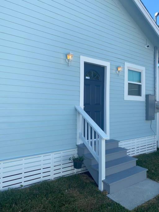 Luxury Designer By The Bright Beautiful Brand New Villa Galveston