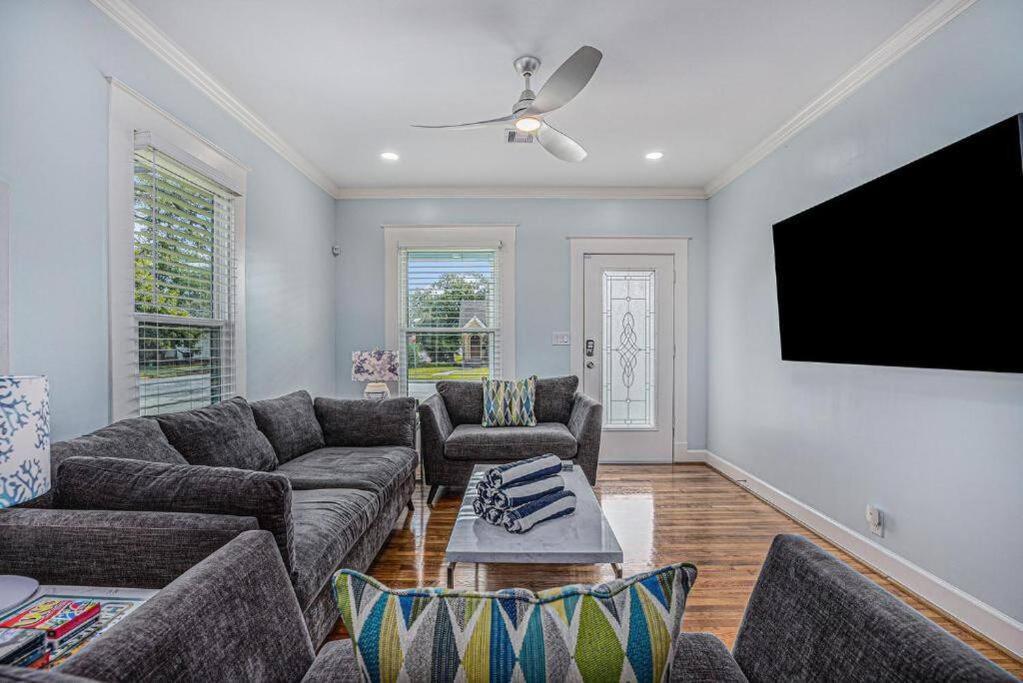 Luxury Designer By The Bright Beautiful Brand New Villa Galveston