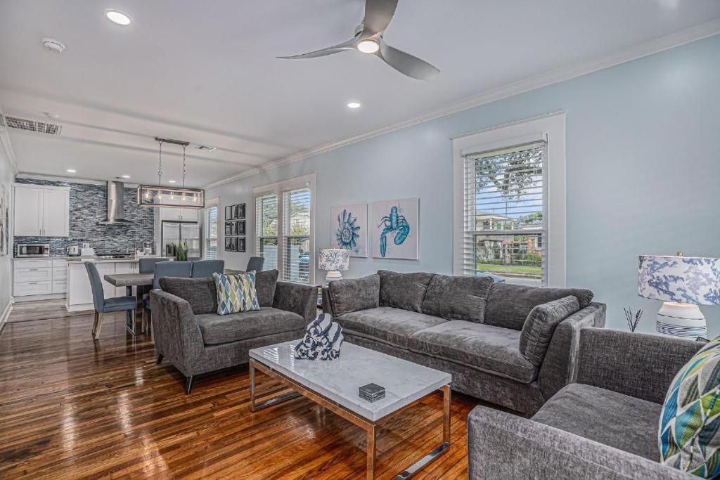 Luxury Designer By The Bright Beautiful Brand New Villa Galveston